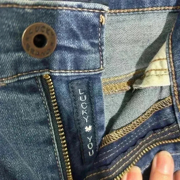 Lucky Brand Brooke Skinny Jean. Size 6/28. Medium wash denim. - Picture 4 of 11